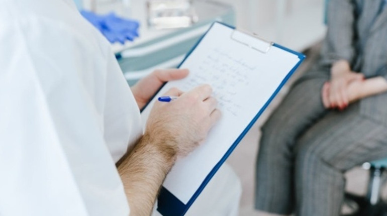 Геморой: симптоми, причини, ефективне лікування