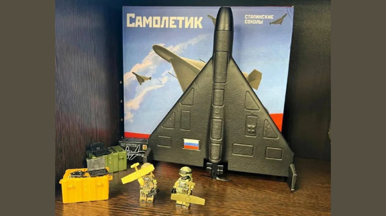 У Росії масово продають іграшкові копії бойових дронів “Герань-2”: новий тренд мілітаризації дітей