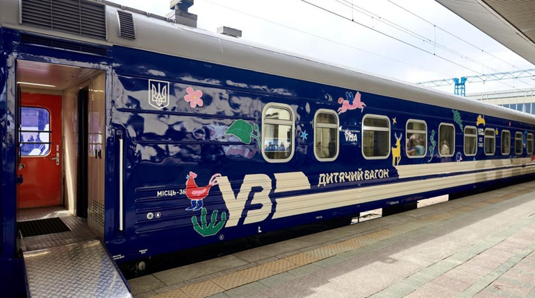 Манежі, меню і казки: через Полтавщину курсуватиме дитячий вагон