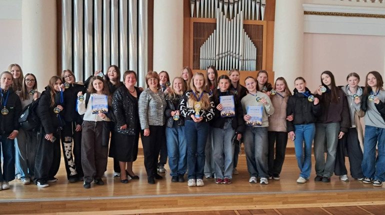 Юні хористи зі Старокостянтинова здобули перемогу на обласному конкурсі