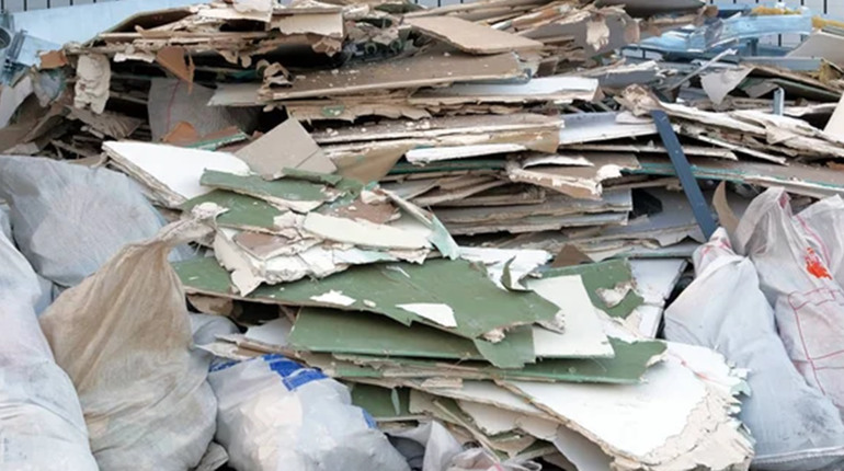 Кадровий дефіцит: на ТОТ Херсонщини хочуть залишити на посадах чиновників віком старше 65-ти років