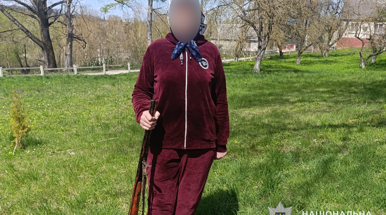 На Кременеччині поліція виявила жінку, що стріляла з рушниці