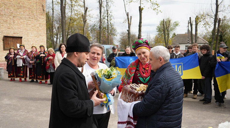 Повернення в рідний край: у Стайках зустріли Захисника Володимира Чабана після полону