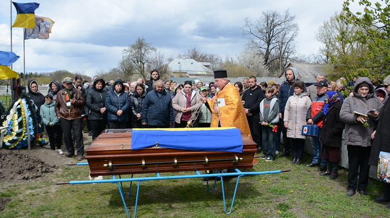 Історія любові до України, написана власною кров’ю - у Переселенні поховали воїна Вадима Юрченка