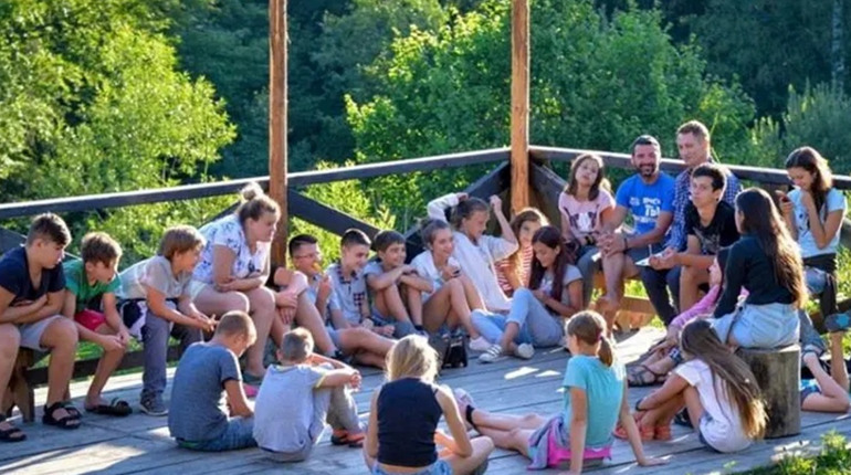 Оздоровлення дітей 2026: кому дадуть путівку безкоштовно і що потрібно знати