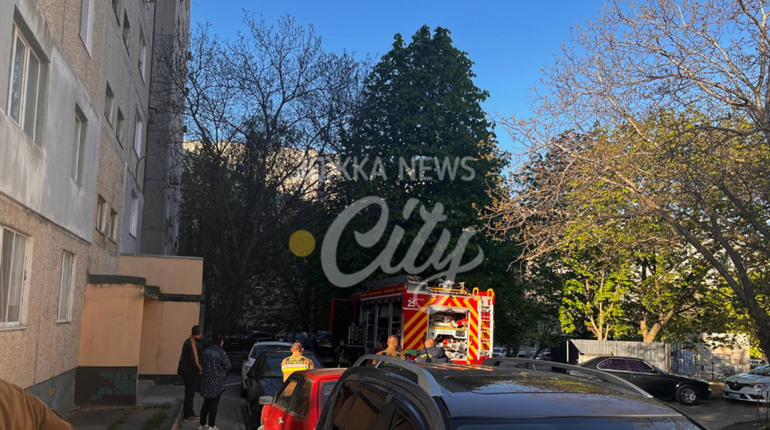 У Південноукраїнську горіла квартира на першому поверсі: є врятований