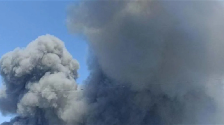 Ворог атакує: у Чернігові російський БпЛА влучив в адміністративну будівлю