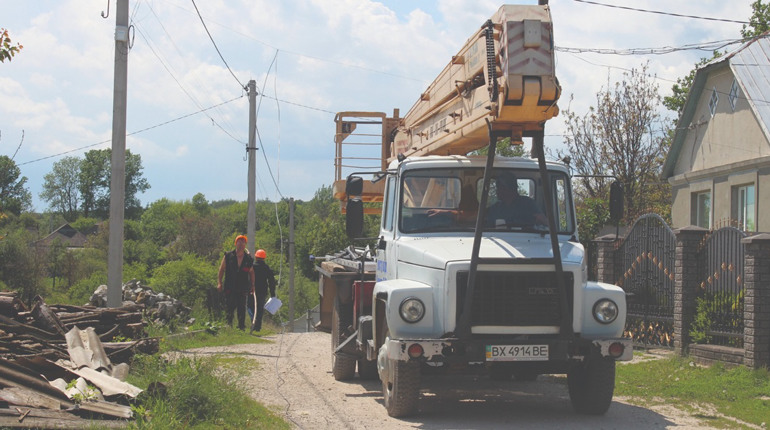 Як у Городку відновлювали вуличне освітлення. Згадуємо 2016 рік