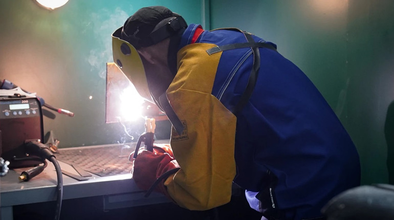 Викладач Гадяцького ВПАУ став призером обласного конкурсу майстрів-зварювальників