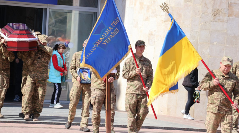 Олександр Кіріченко з Південноукраїнська віддав життя за Україну: містяни попрощалися з героєм