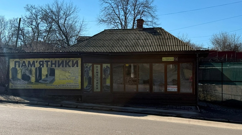 Які питання варто поставити перед замовленням пам’ятника: пояснюємо на пальцях