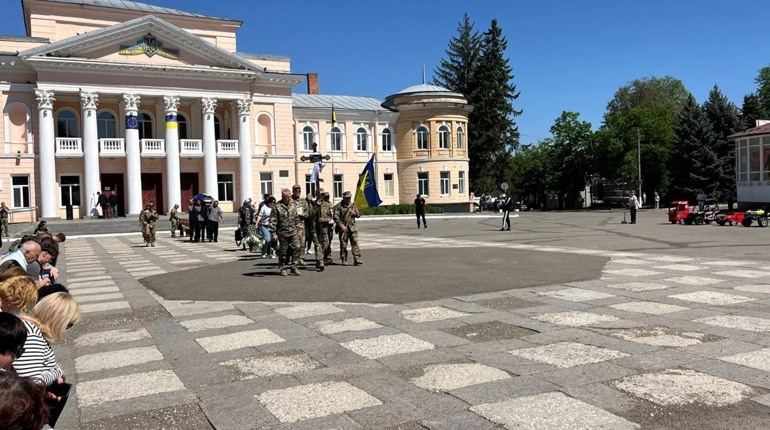 Первомайська громада попрощалася із захисником Андрієм Клименком