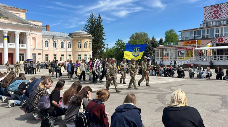 Первомайськ попрощався із сапером Андрієм Вороніним