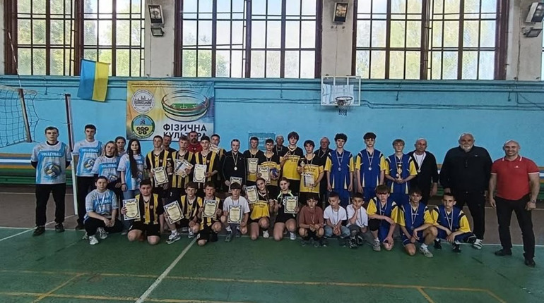 У Кременці відбувся відкритий чемпіонат з волейболу