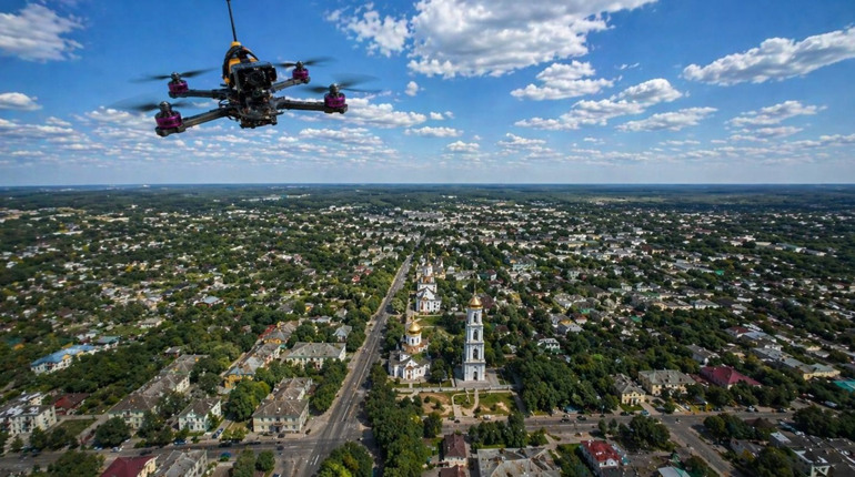 Загроза в небі: як вберегти себе під час атаки дронів