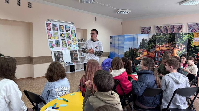 У Жовтих Водах стартували екоуроки для дітей: школярам показують проблеми сміття та вандалізму