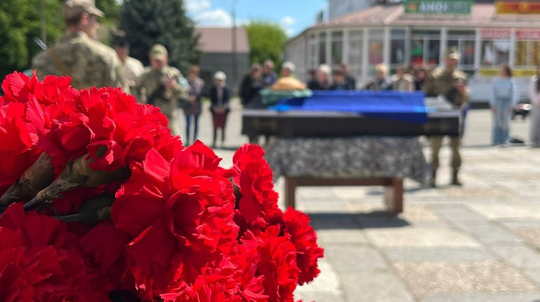 У Первомайську попрощалися із захисником Ярославом Заскальнюком