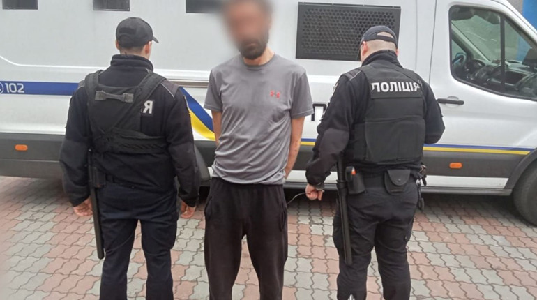 У Фастові син жорстоко побив матір: жінку з тяжкими травмами госпіталізували