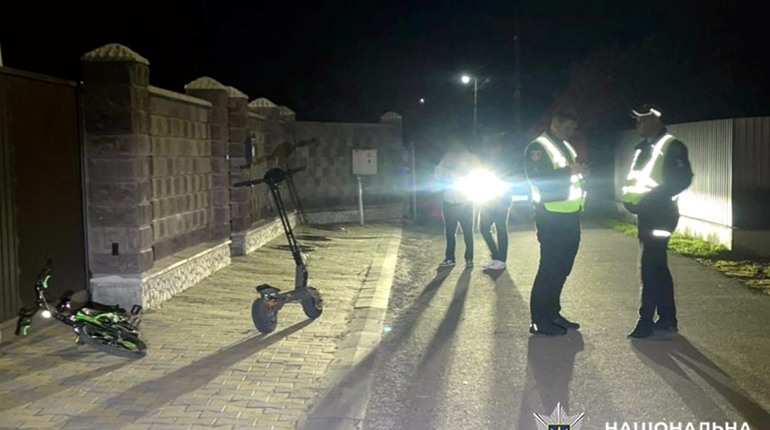 У Старокостянтинові сталася аварія за участі електросамоката: травмувалися двоє дітей