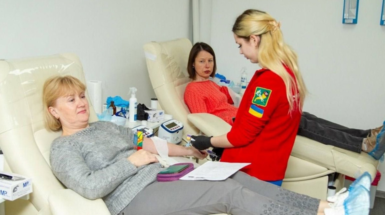 Донорський фронт: мешканці Куп’янська допомагають рятувати життя