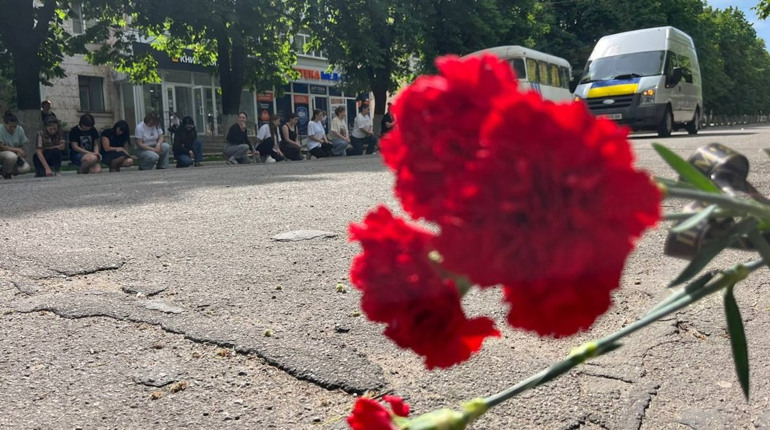 У Первомайській громаді попрощалися із захисником України Олегом Бондаренком