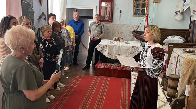 У Кременецькому музеї відкрили виставку «Душа вишита хрестиком»