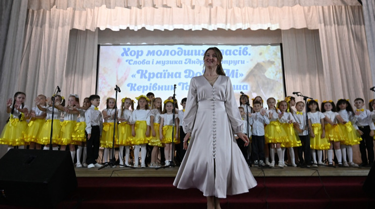 Мистецтво продовжується як у випускниках, так і в першокласниках