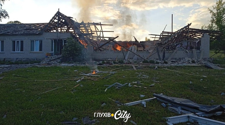 Пів закладу в руїнах: росіяни вдарили безпілотником по школі в Полошках на Глухівщині