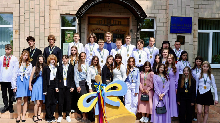 Заслужені перемоги золотоніських випускників