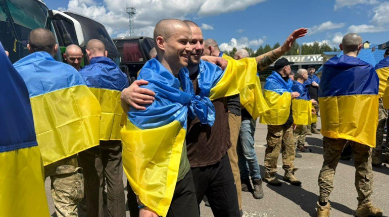 Новий обмін з РФ: з полону повернулись 186 українців