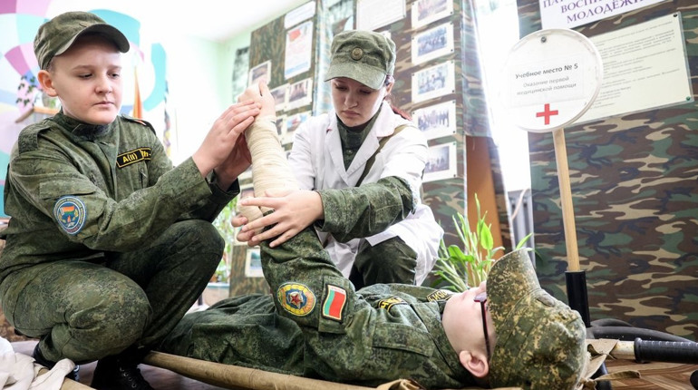 Витрати на патріотичне виховання в Росії за час війни зросли у 20 разів