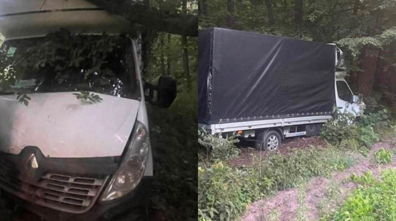 У Сарненському районі водій фургона не впорався з керуванням і з’їхав у кювет