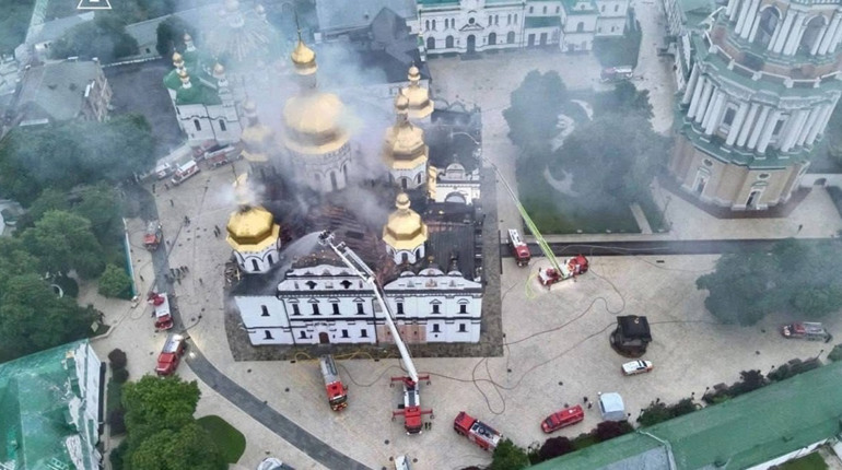 Внаслідок атаки рф 15 червня горів Успенський собор Києво-Печерської Лаври та «Мистецький арсенал»