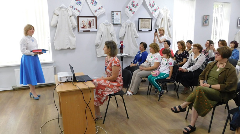 У Гадячі відбулася лекція про еволюцію полтавської вишивки: від традиції до сучасності