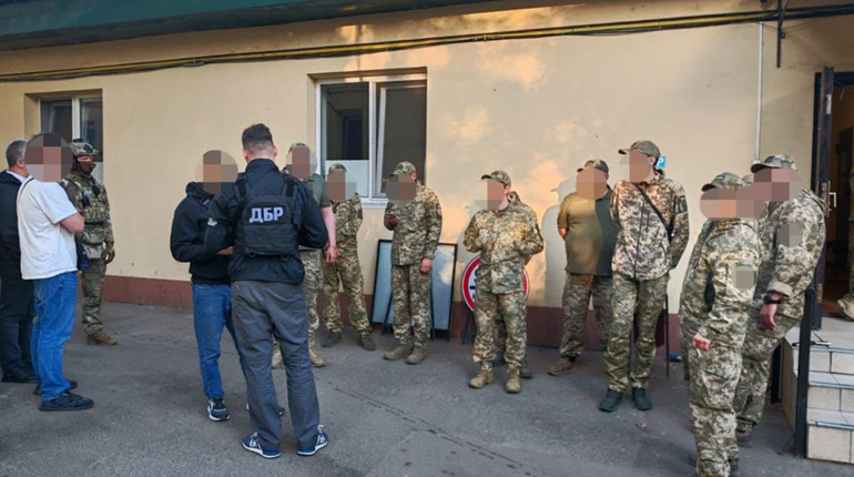 На Одещині викрили схему незаконної мобілізації: дев’ятьох людей підозрюють у катуваннях