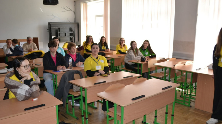 200 балів з НМТ: в Обласному науковому ліцеї Дрогобича назвали імена найуспішніших випускників