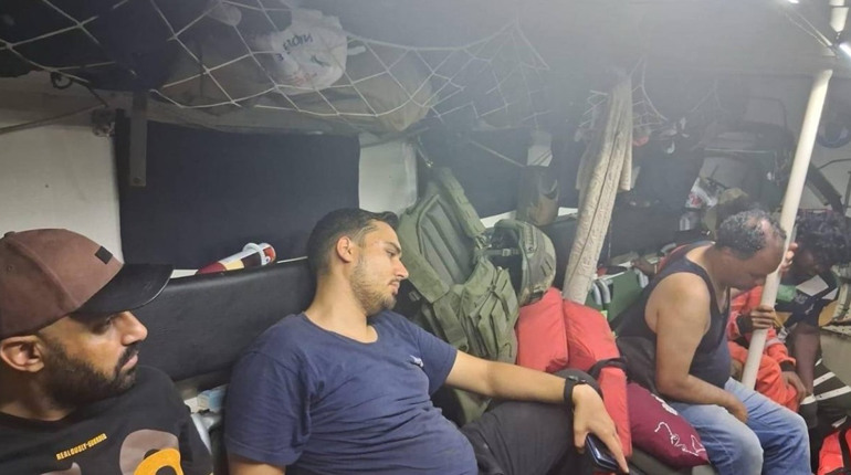 Внаслідок нічної атаки на судна біля Одеси загинув моряк, пошкоджено три суховантажі