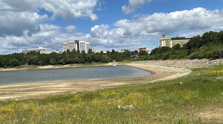 Трускавецьке водосховище обміліло: місто змушене купувати воду у Дрогобича