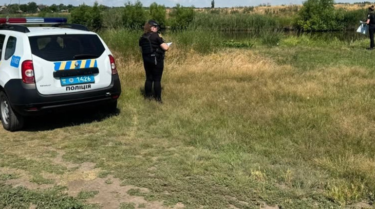 17-річну студентку знайшли мертвою біля водойми у Великодолинському: що відомо