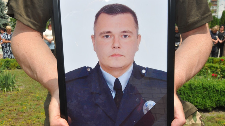 Навіки в строю: Нетішин віддав шану молодшому лейтенанту Миколі Рижику