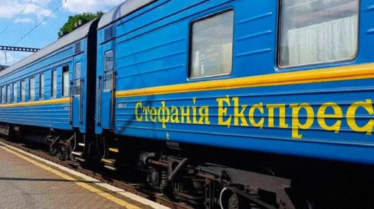 Мінус один плюс три: пасажирські поїзди у літній сезон.