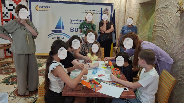 “Єдина родина — Нижньосірогозька громада”: в Одесі для дітей переселенців провели святковий захід