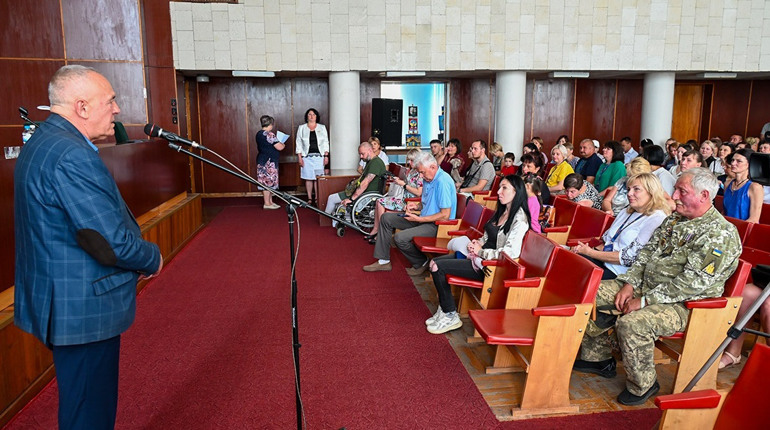 У Кагарлику до Дня Конституції вшанували Героїв та відзначили військових і ветеранів