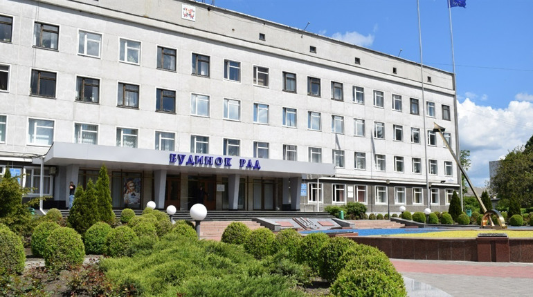 Допомога родинам загиблих і житло для ВПО: що розгляне виконком Звягеля 8 липня