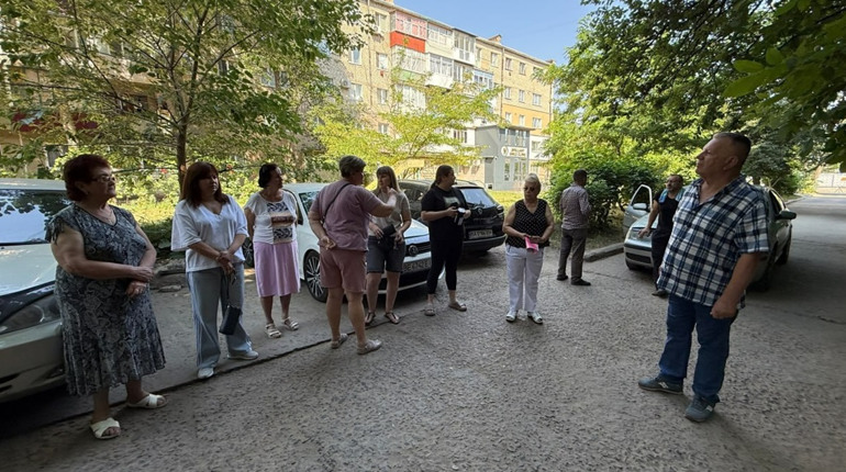 Каналізаційні стоки у підвалі: мешканці будинку в Первомайську знову звернулися до влади