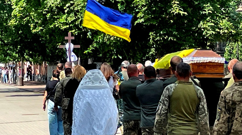 Ніжинська громада прощалася із загиблим воїном Костянтинтином Андрійцем