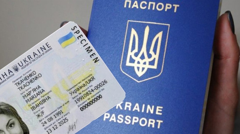 Паспорт привезли додому: як дівчинка з Баранівки розчулила міграційників своїм волонтерством