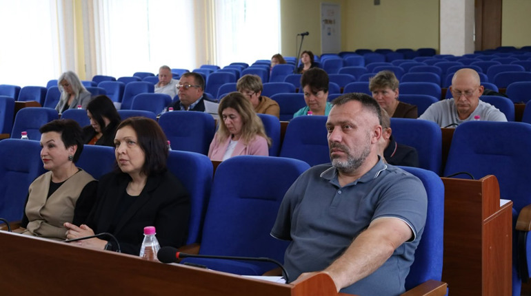 Звання для директора і допомога родинам загиблих: рішення виконкому Звягеля