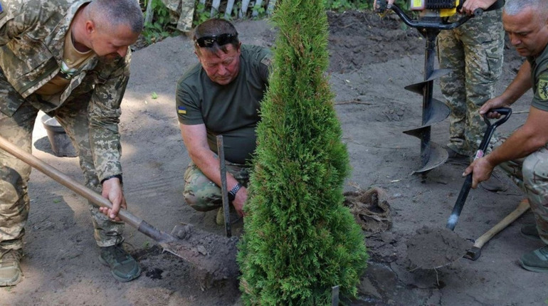 Пам'ять сильніша за час: у Старокостянтинівській громаді створюють меморіал полеглим Героям