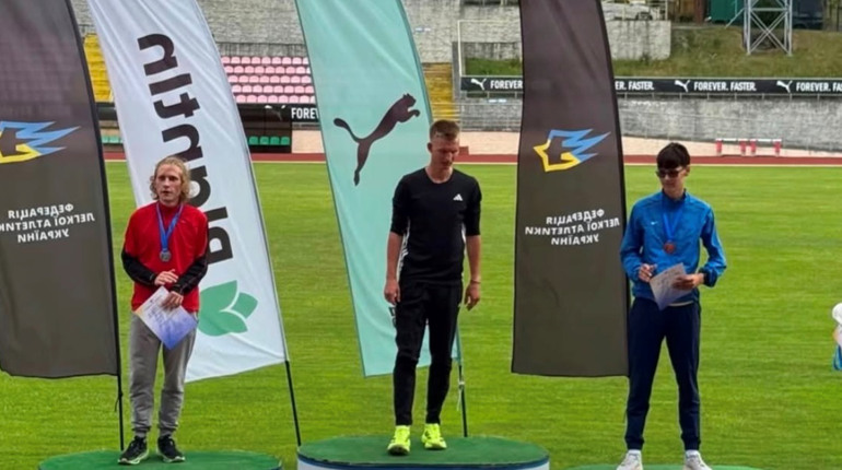 Старокостянтинівські легкоатлети підкорили чемпіонат України: рекорд Тарасюка і командне золото ДЮСШ